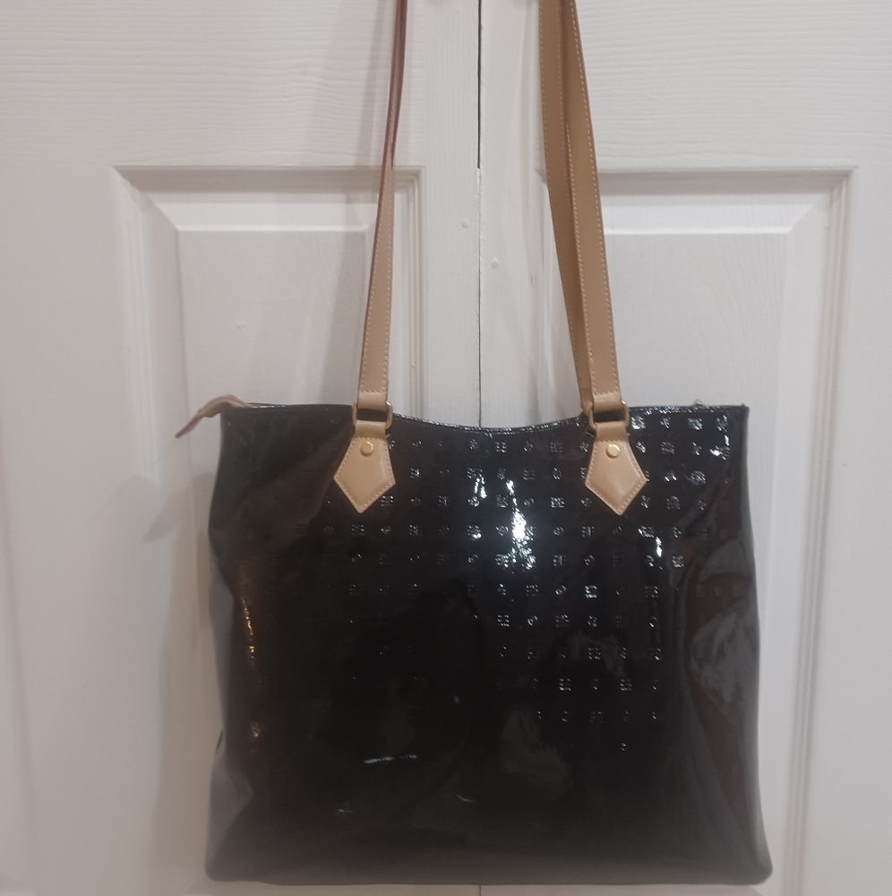 Arcadia Black Patent Tote with Tan Straps Euc